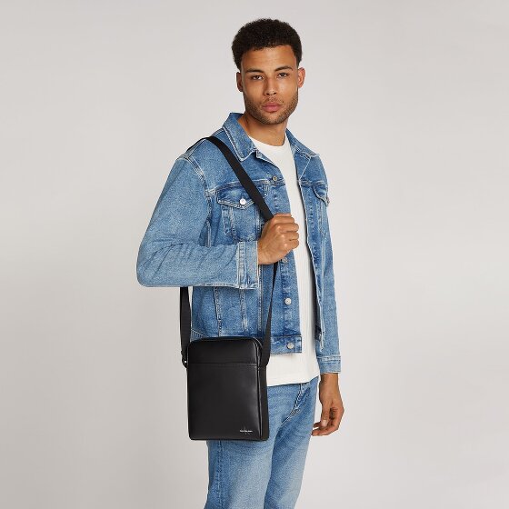 Calvin Klein Jeans Mono Logo Umhängetasche 23 cm