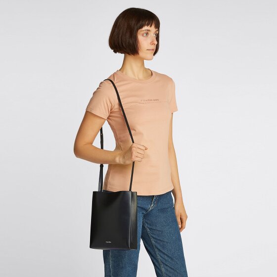 Calvin Klein Line Umhängetasche Leder 24.5 cm